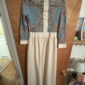 Chic Long Sleeve Dress with Blue and Cream Pattern
